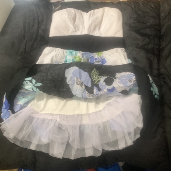 Strapless summer dress. Very cute - Picture 2 of 4